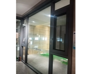 推拉门电路的使用需要注意安全事项?